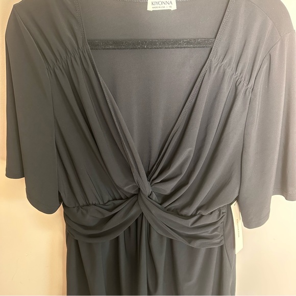 Kiyonna Top Women's Plus Size 1X Black Twist Front V Neck Stretch Made in USA - Picture 8 of 10